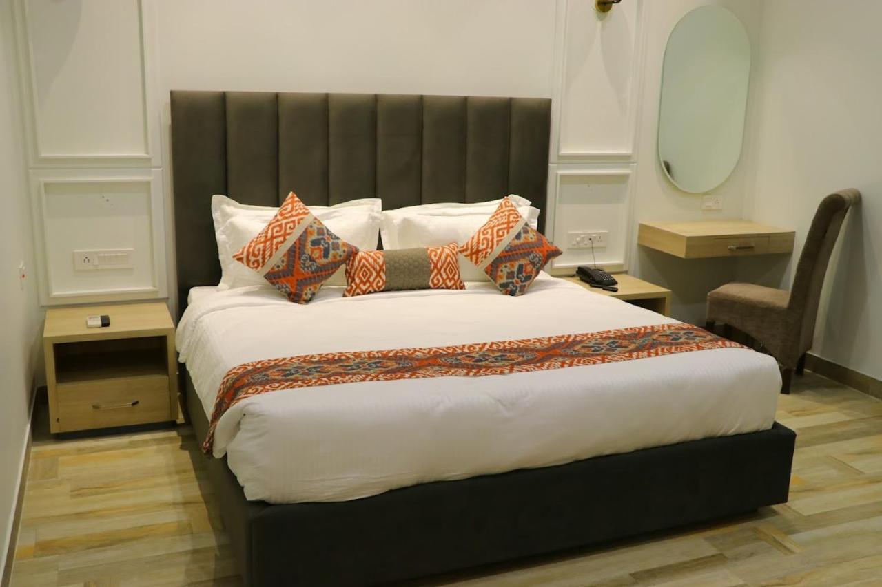 Elegance Regency Hotel Khanna  Eksteriør billede